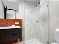 Studio Suite Bathroom-Mantra Hindmarsh Square