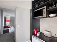 Studio Suite Lounge-Mantra Hindmarsh Square