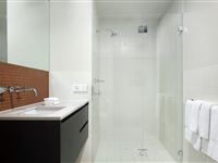 Mantra-Hindmarsh-Square-King_Bathroom